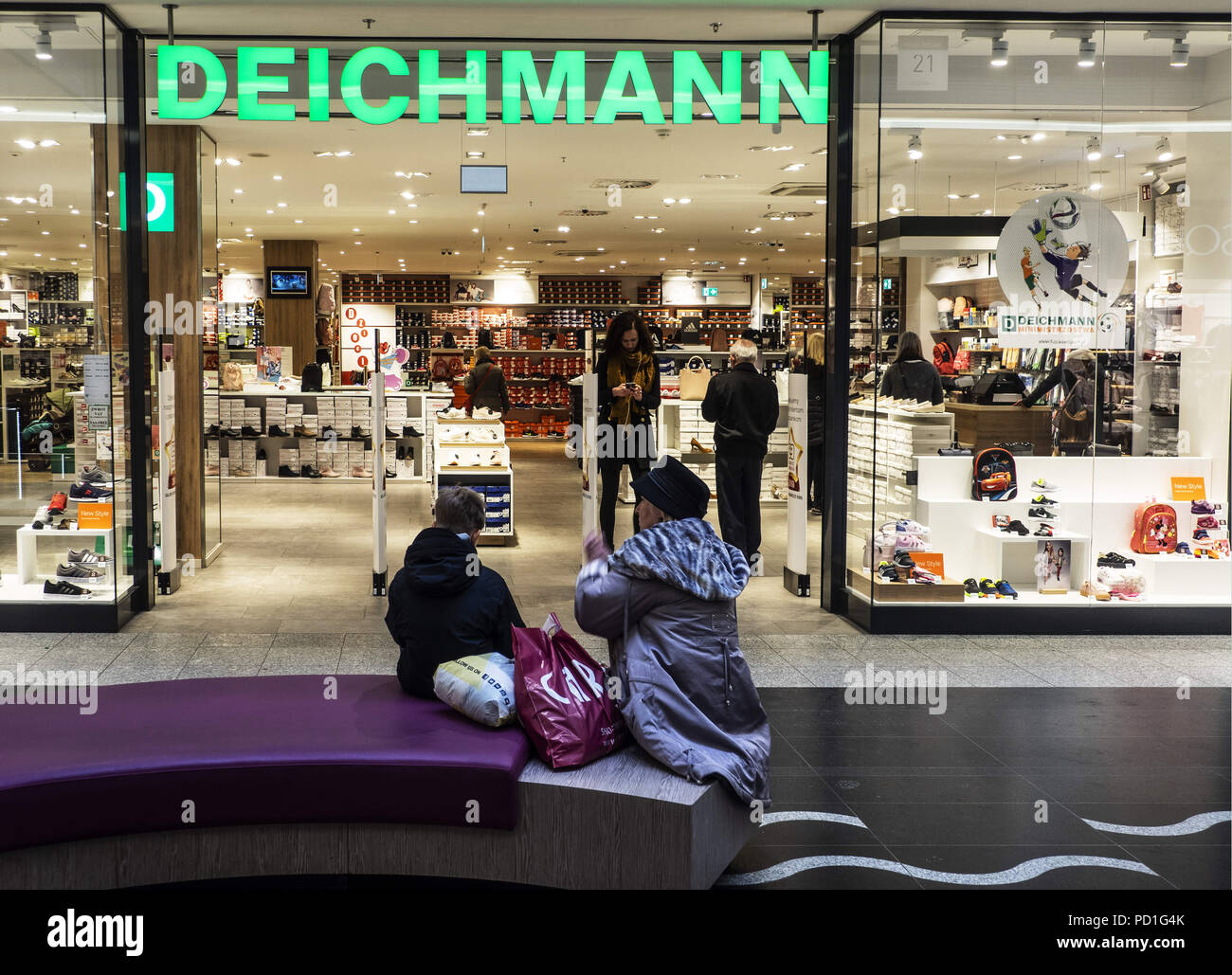 شاطئ البحر انا اريد يتوقف عند  Deichmann Logo High Resolution Stock Photography and Images - Alamy