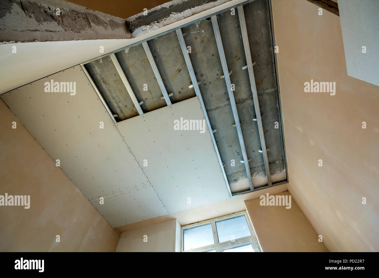 Angled View Of Light Empty Room Under Construction Suspended Ceiling And Walls From Drywall Fixed To Metal Frame With Screws Renovation Insulation Stock Photo Alamy