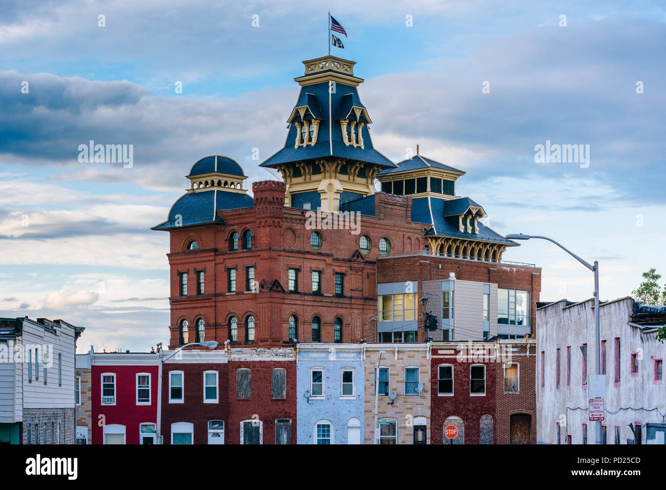 Federal Street row houses and the American Brewery Building in Baltimore, Maryland Stock Photo