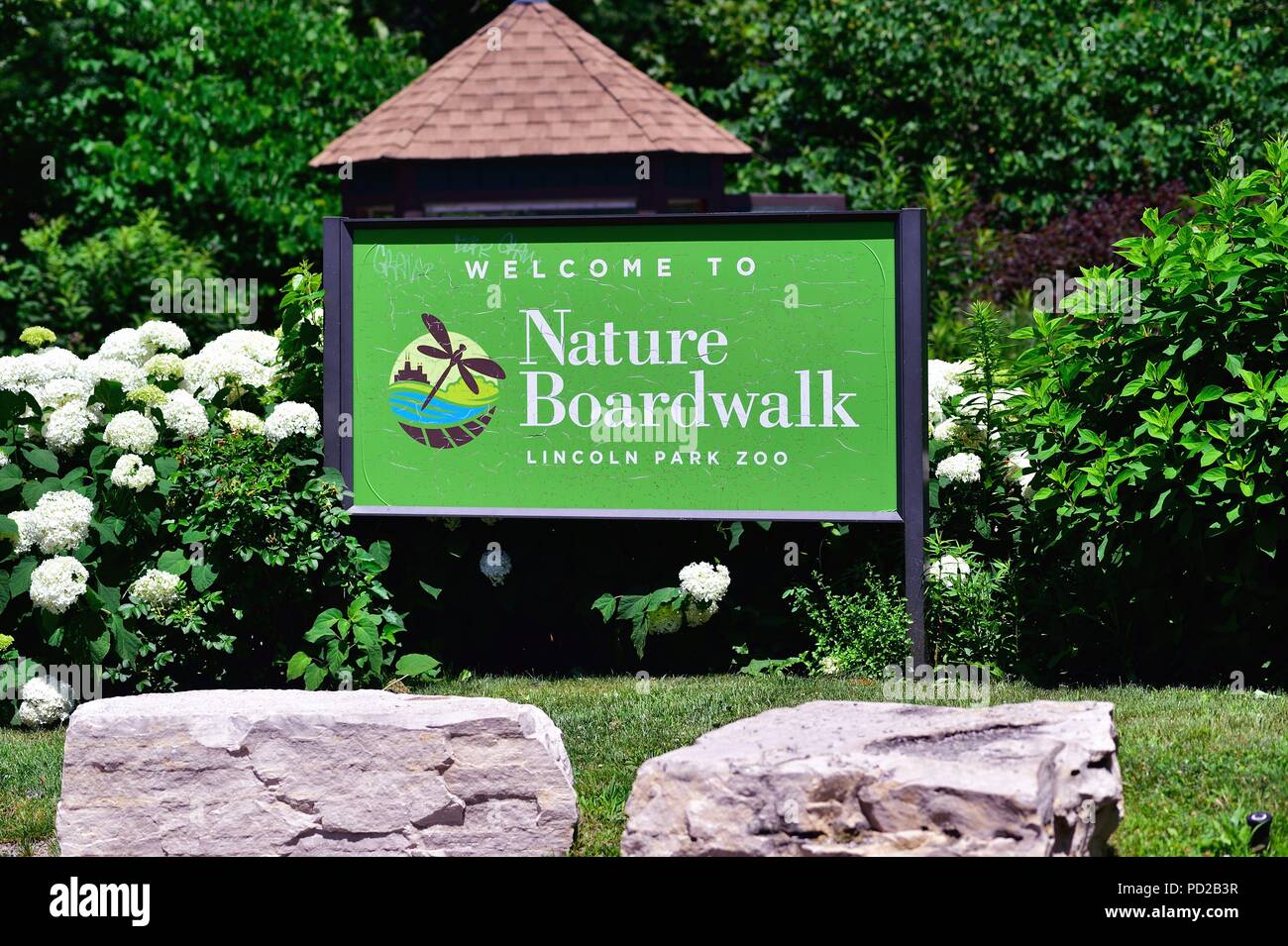 Chicago, Illinois, USA. One of a number of entrances to Lincoln Park Zoo. The zoo is run by the Chicago Park District and admission is free. Stock Photo