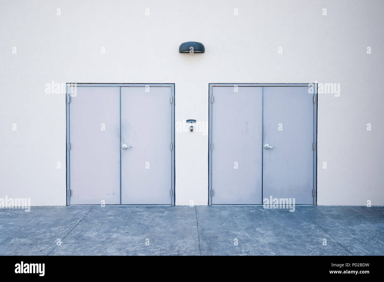 Closed door double doors hi-res stock photography and images - Alamy