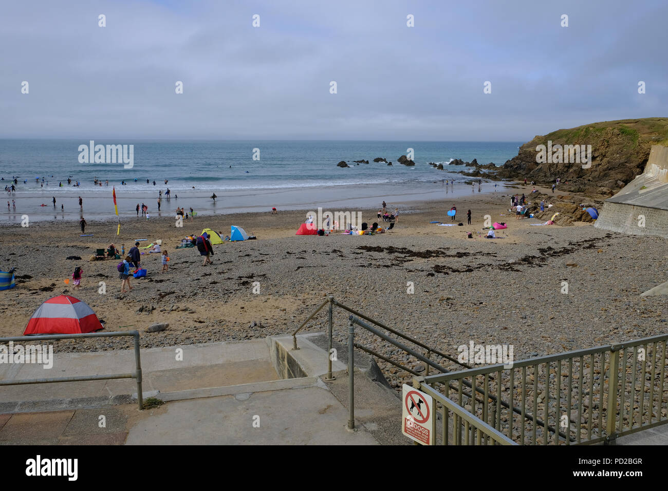 Bude Cornwall Uk Uk Weather Holiday Makers Enjoy The Hot Weather At Crooklets Beach In Bude Uk Bude Cornwall Uk Uk Weather Holiday Makers Enjoy The Hot Weather At Crooklets Beach In Bude Uk