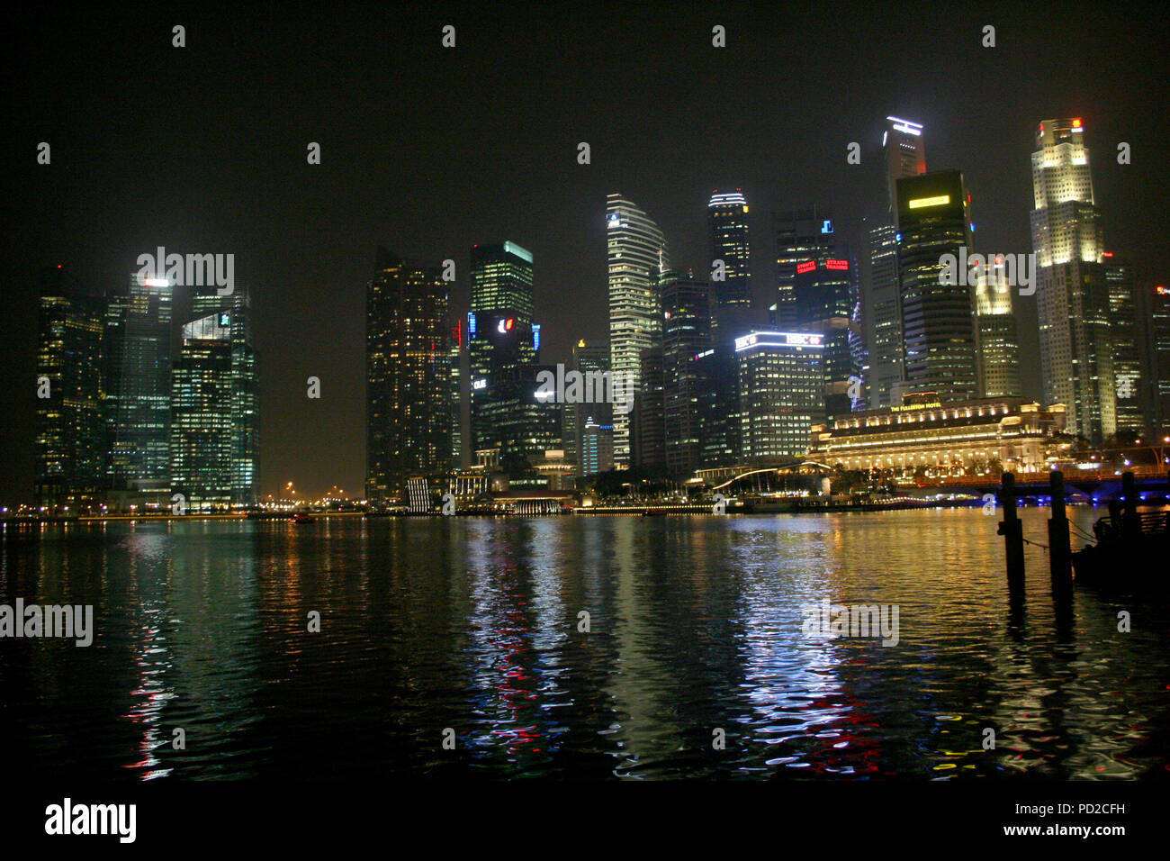 Marina bay at night singapore hi-res stock photography and images - Alamy