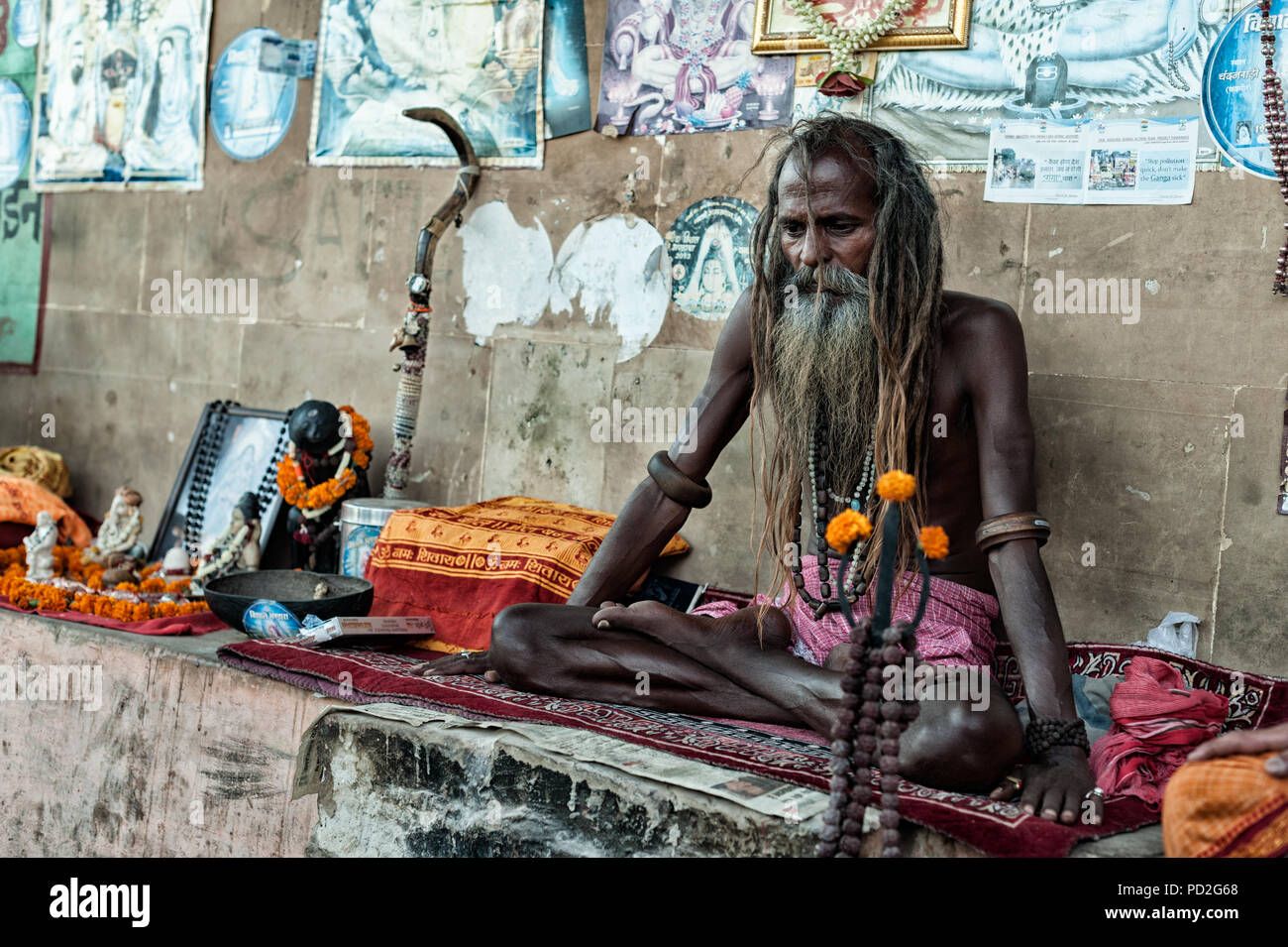 A hindu sadhu (holy man) on the Ganges River ghat of Varanasi, Uttar Pradesh, India Stock Photo