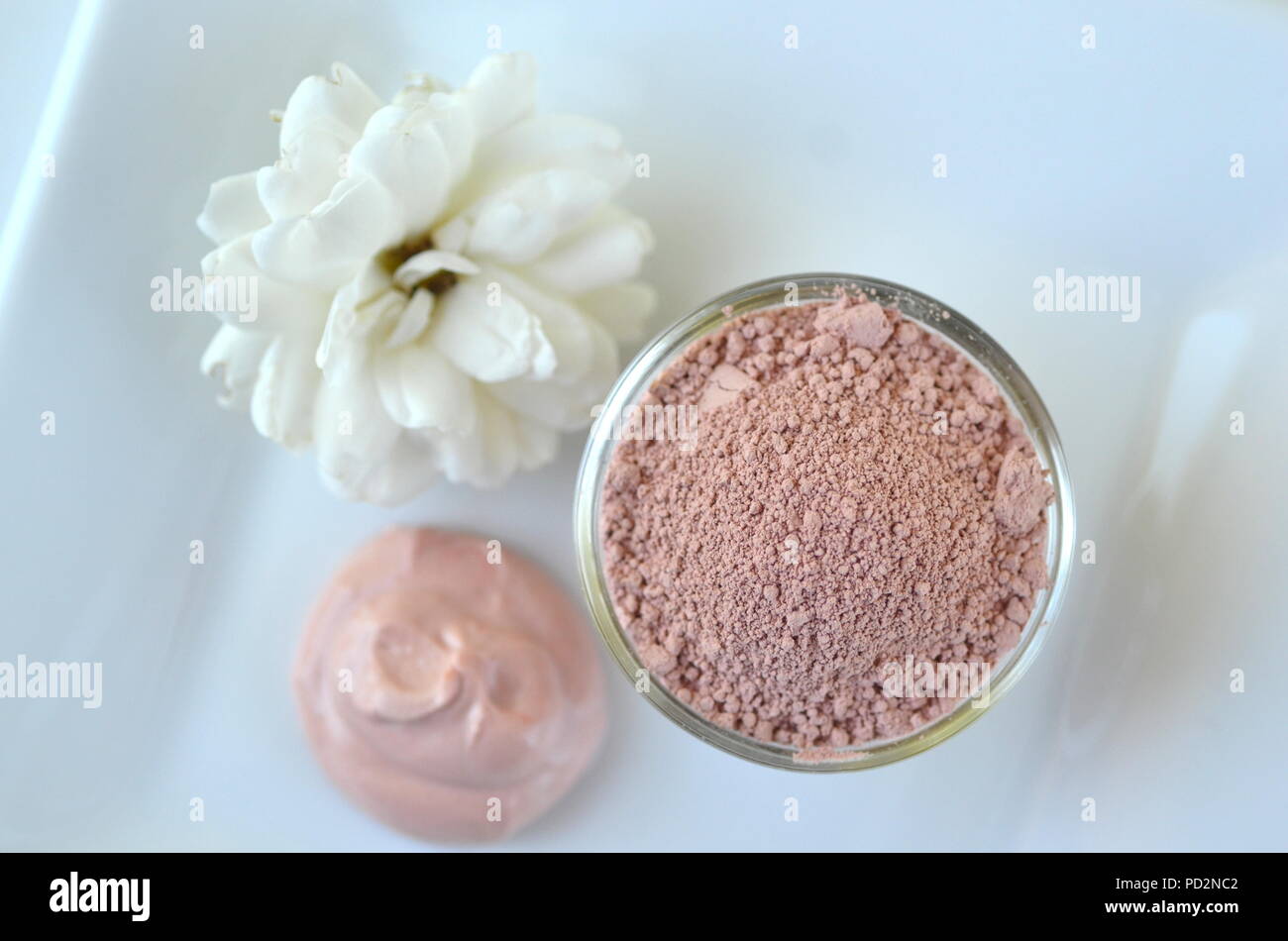 Deep cleansing cosmetic bentonite (montmorillonite) clay for beauty spa
