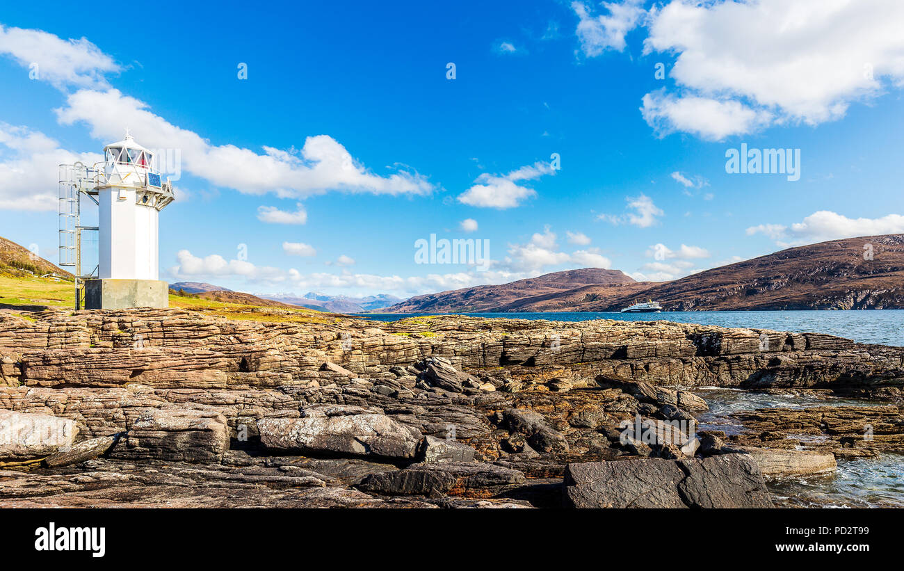 Rhue Lighthouse at the entrance of Loch Broom Stock Photo