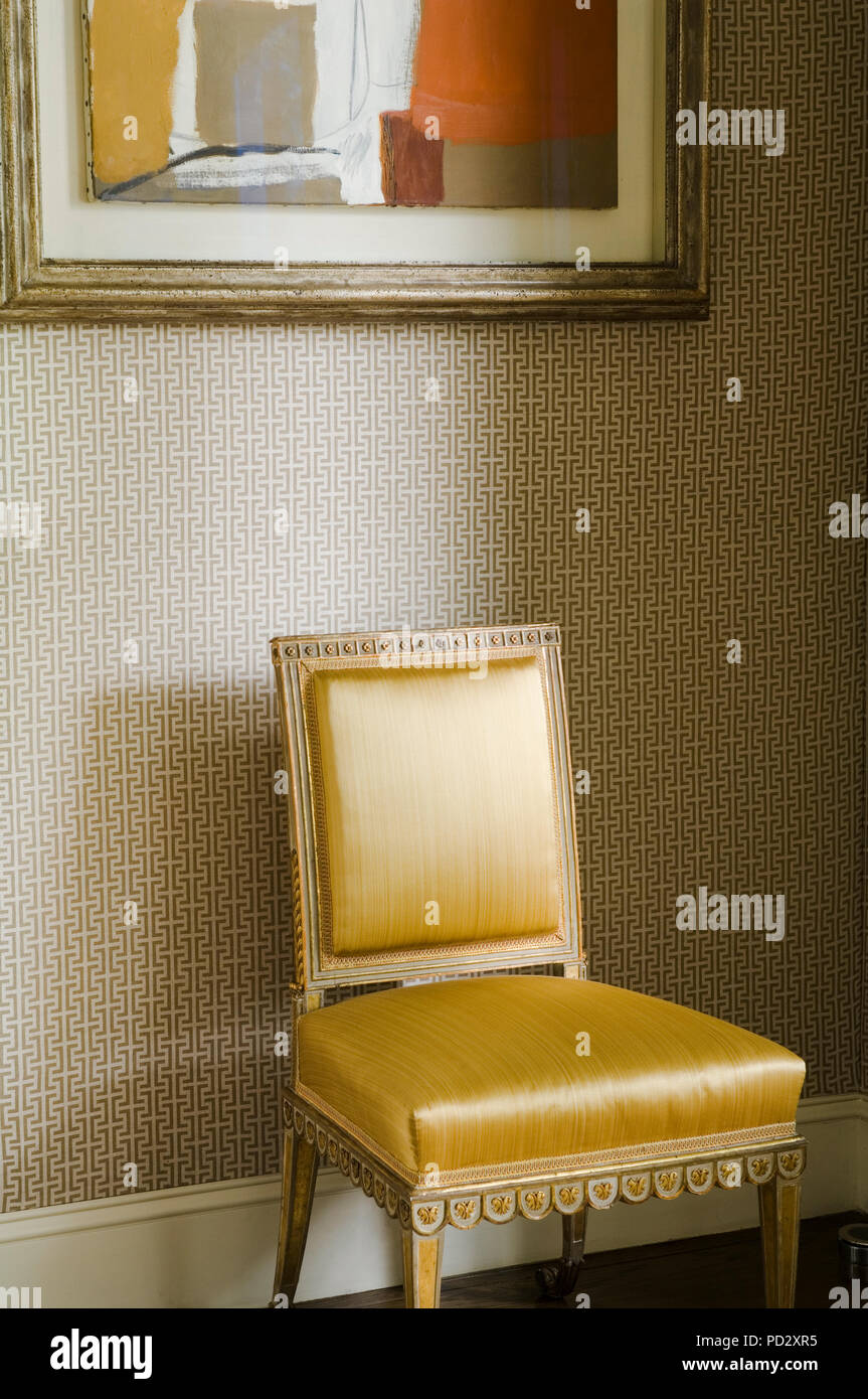 Gold antique chair Stock Photo - Alamy