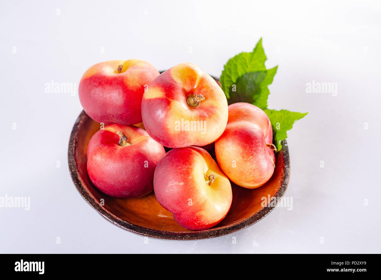 New hybrid sweet fruit nectarina platerina, flat Saturn or donut