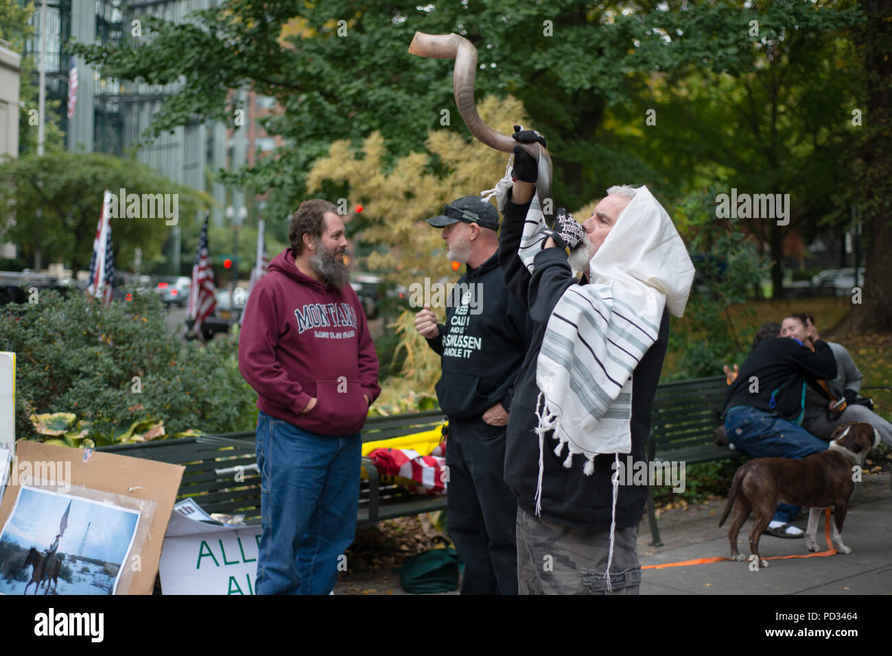 Brand Nu Thornton blows his shofar towards the courthouse supporting the defendants in the trial of the occupation of the Malheur WIldlife Refuge Stock Photo