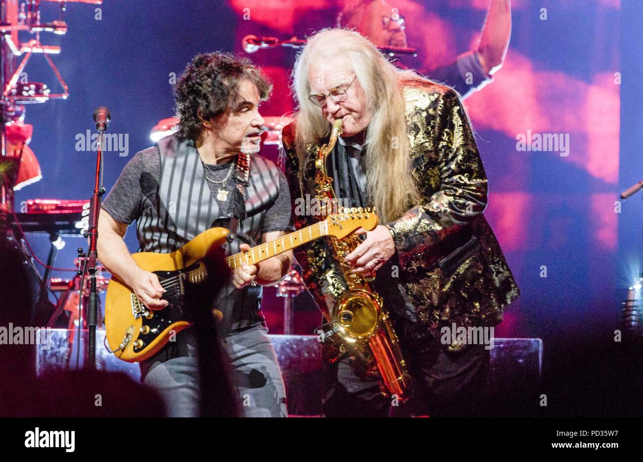 San Diego, California, USA. 4th Aug, 2018. JOHN OATES and CHARLIE DECHANT performing at the DARYL HALL and JOHN OATES show at Viejas Arena in San Diego, California on August 4, 2018 Credit: Marissa Carter/ZUMA Wire/Alamy Live News Stock Photo