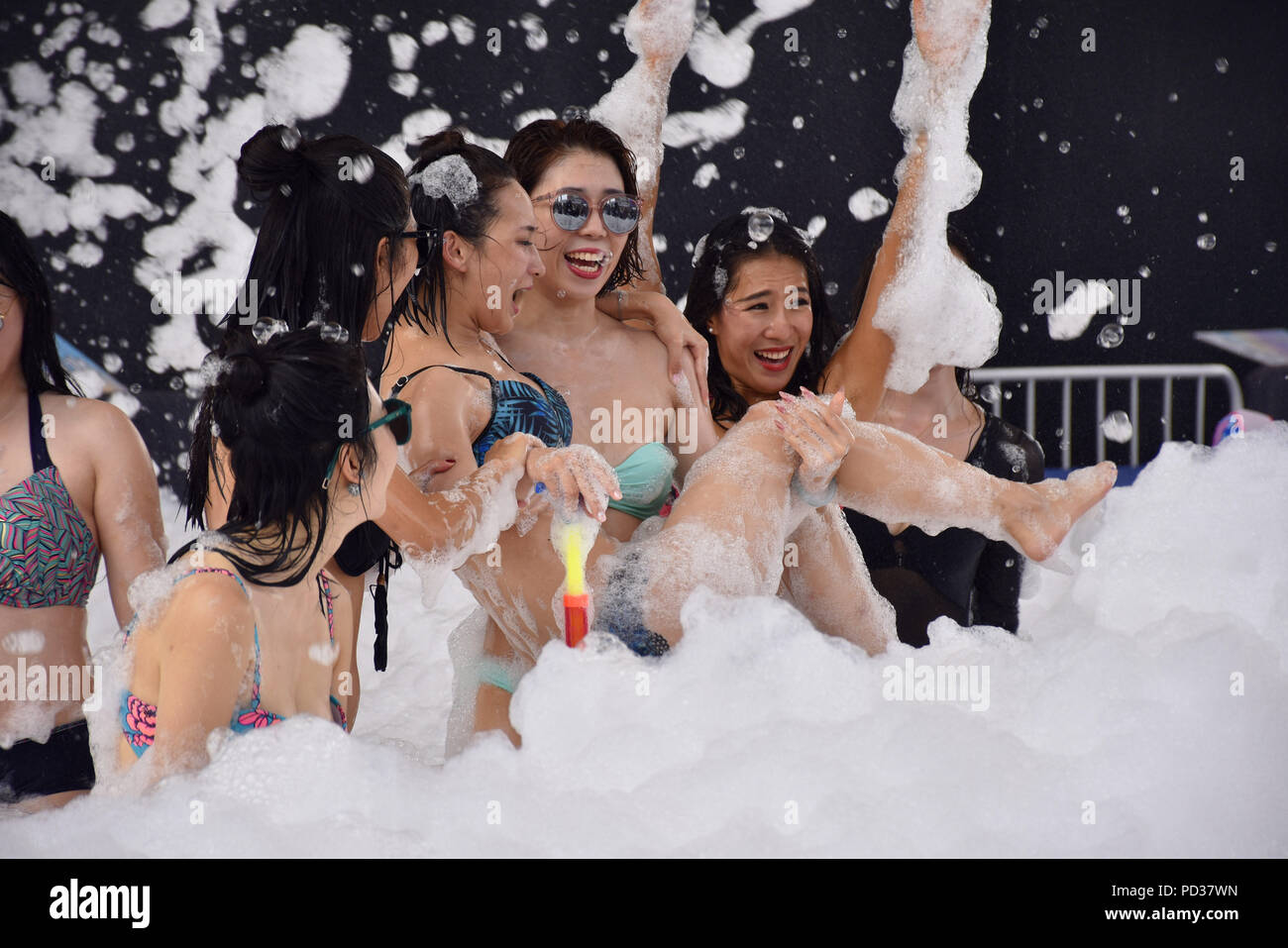 Beijin, Beijin, China. 6th Aug, 2018. Beijing, CHINA-A bubble fight is held  at a shopping mall in Beijing, China. Credit: SIPA Asia/ZUMA Wire/Alamy  Live News Stock Photo - Alamy
