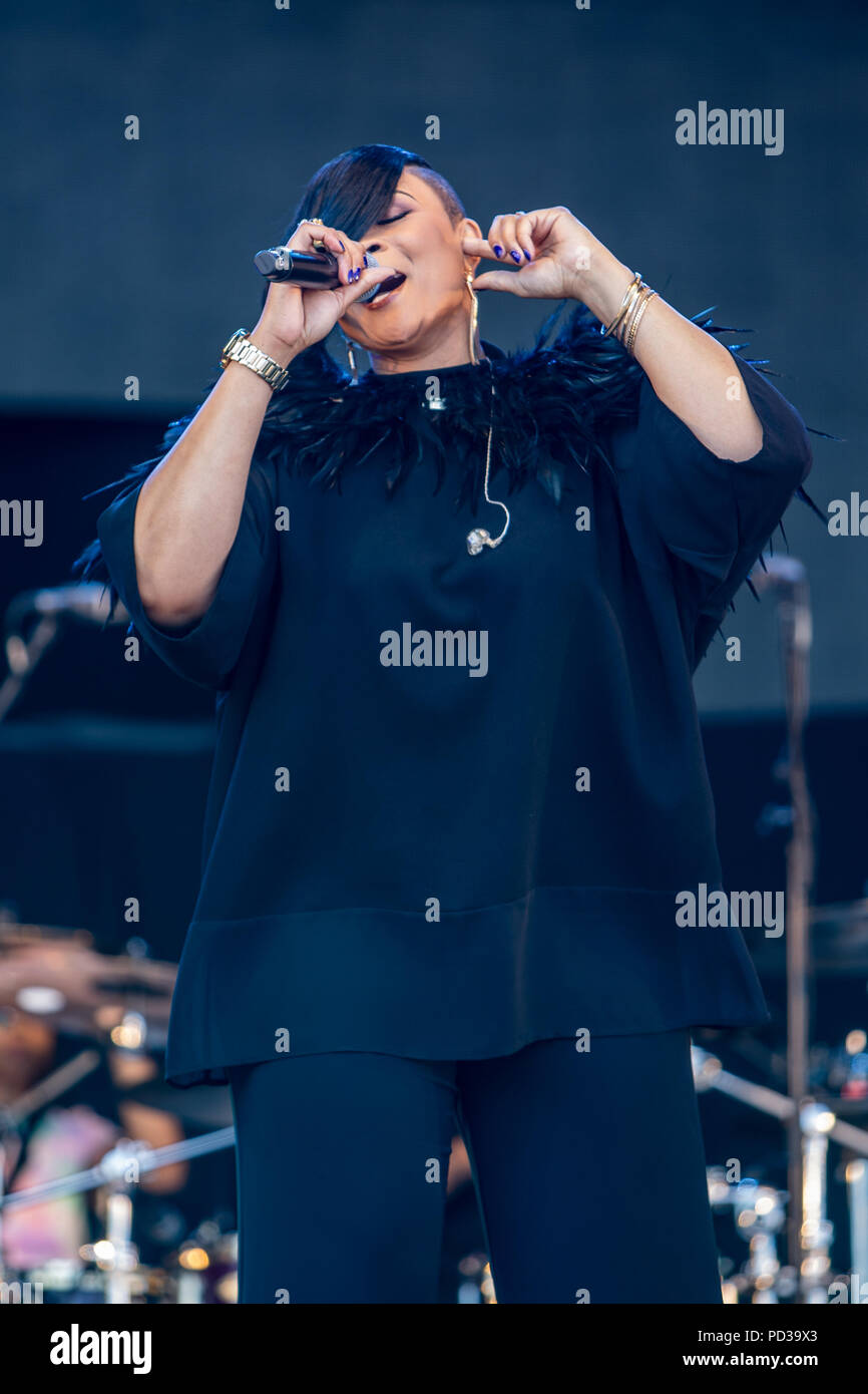 Brighton, UK. 5th August 2018. Gabrielle takes to the Main Stage on the second day of Pride Credit: Hugh Wilton/Alamy Live News Stock Photo