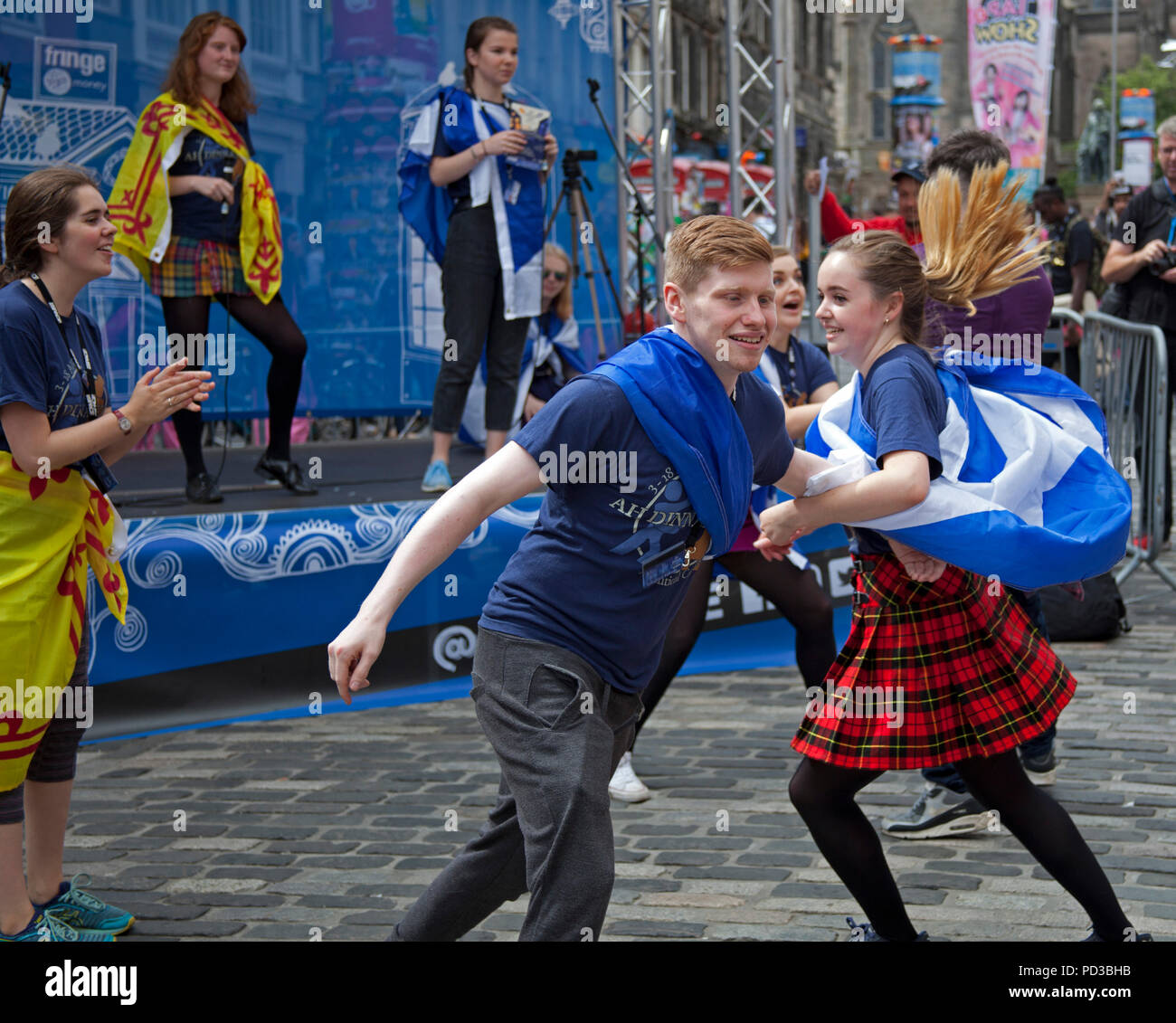 Edinburgh, Scotland, UK. 6th August, 2018. 6 Aug. 2018, Edinburgh Fringe Festival, multicultural colourful entertainers on the Royal Mile including performers from Scotland,  'Ah Dinnae Ken' A political Comedy Stock Photo