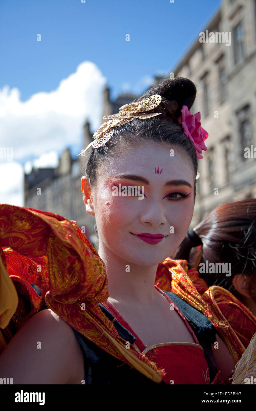 Edinburgh, Scotland, UK. 6th August, 2018. 6 Aug. 2018, Edinburgh Fringe Festival, multicultural colourful entertainers on the Royal Mile including performers from Taiwan, Wu Song The Tiger Warrior. Stock Photo