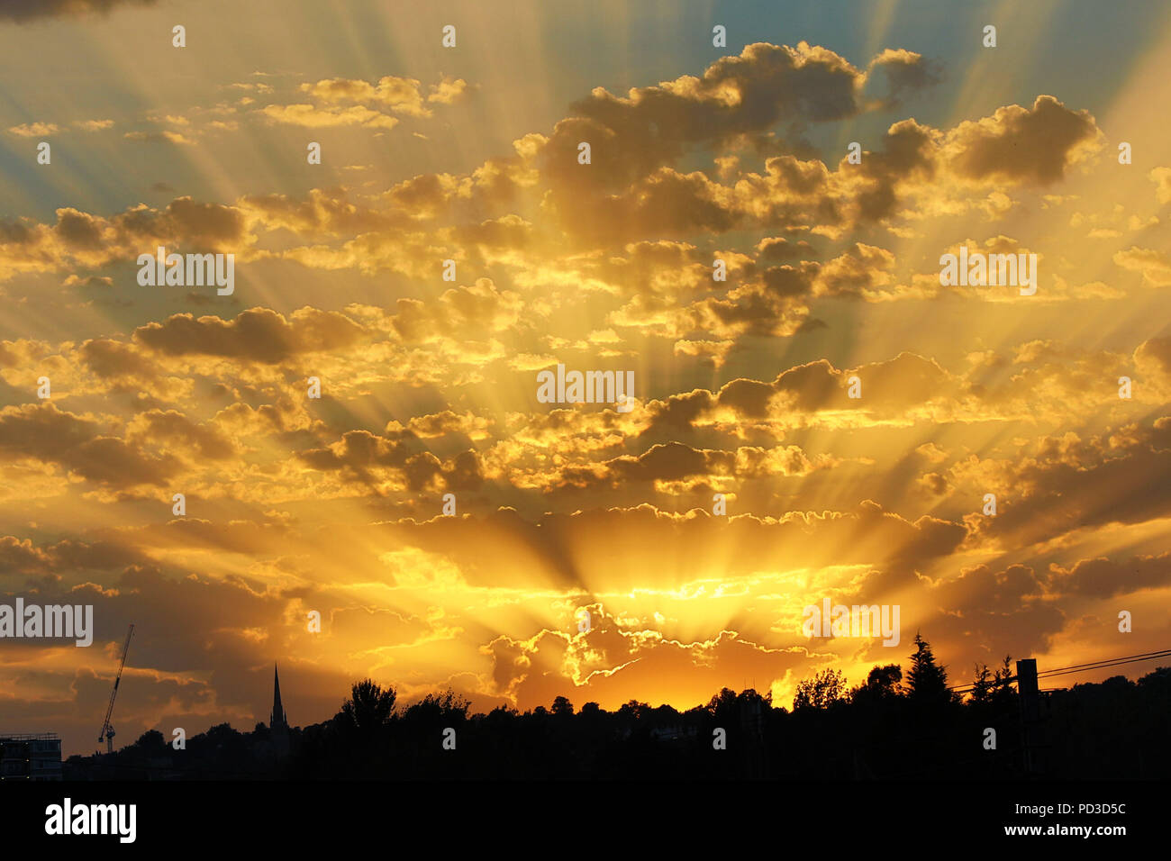 London, UK. 6th August 2018. Seasonal weather: Beautiful sunset after a hot summer day over Kentish Town in London, England Credit: Paul Brown/Alamy Live News Stock Photo