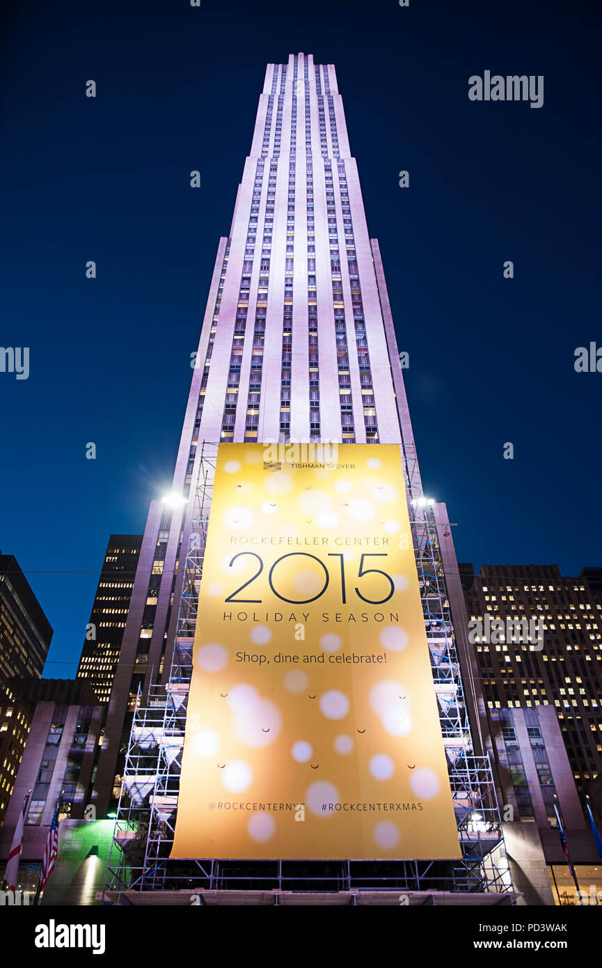 Christmas shopping fifth avenue midtown manhattan new york city hi-res