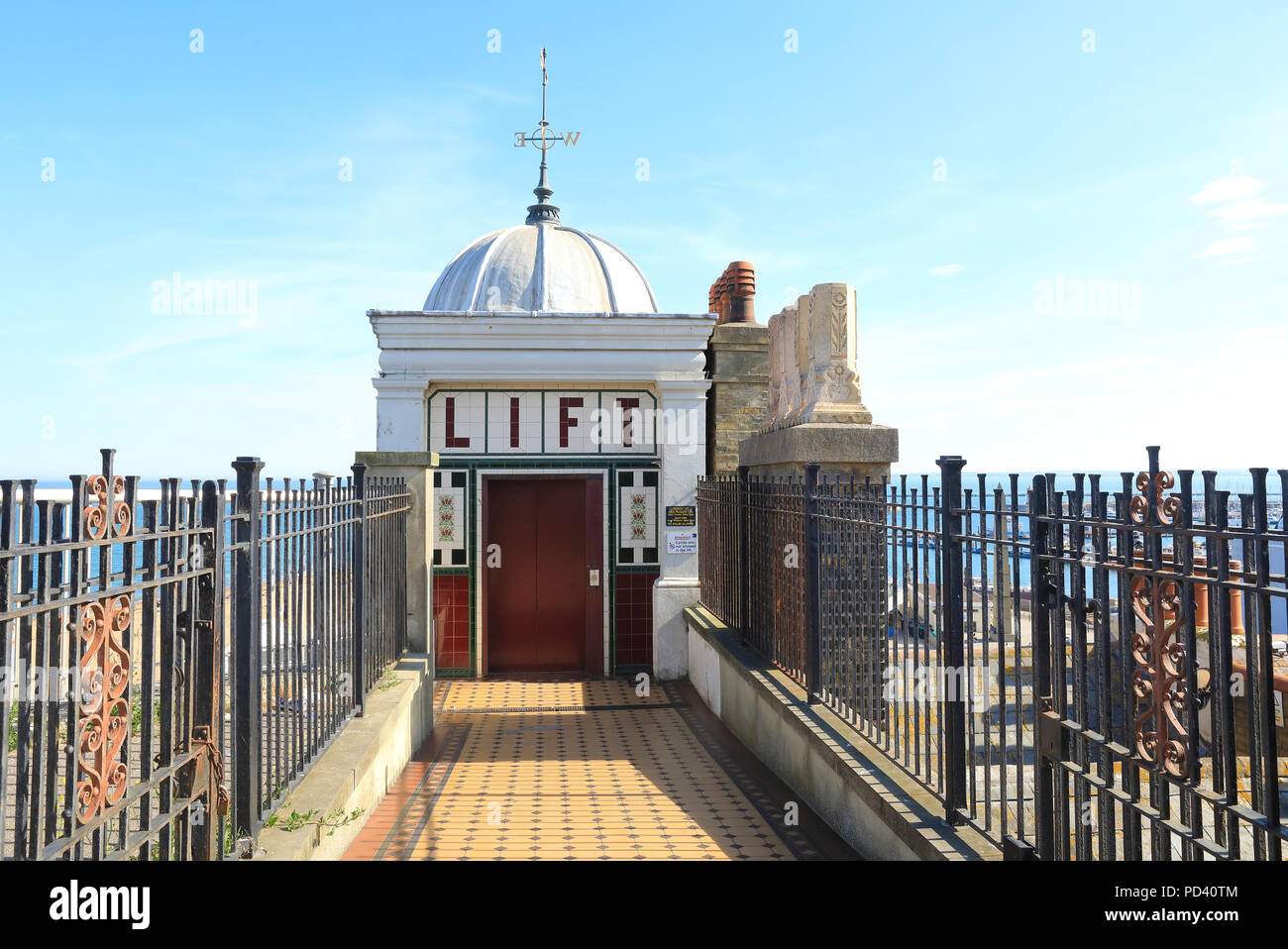 The surviving Wellington Crescent East Cliff lift, going down to the