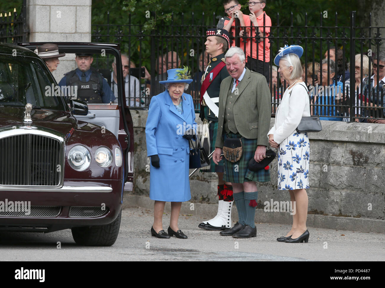 Queen Elizabeth II arrives to inspect Balaclava Company, 5 Battalion