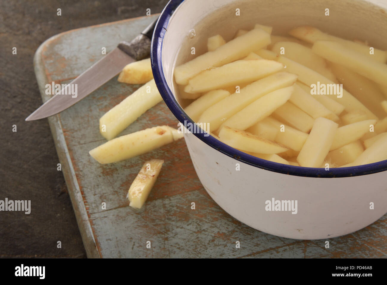 Chipping potatoes hires stock photography and images Alamy