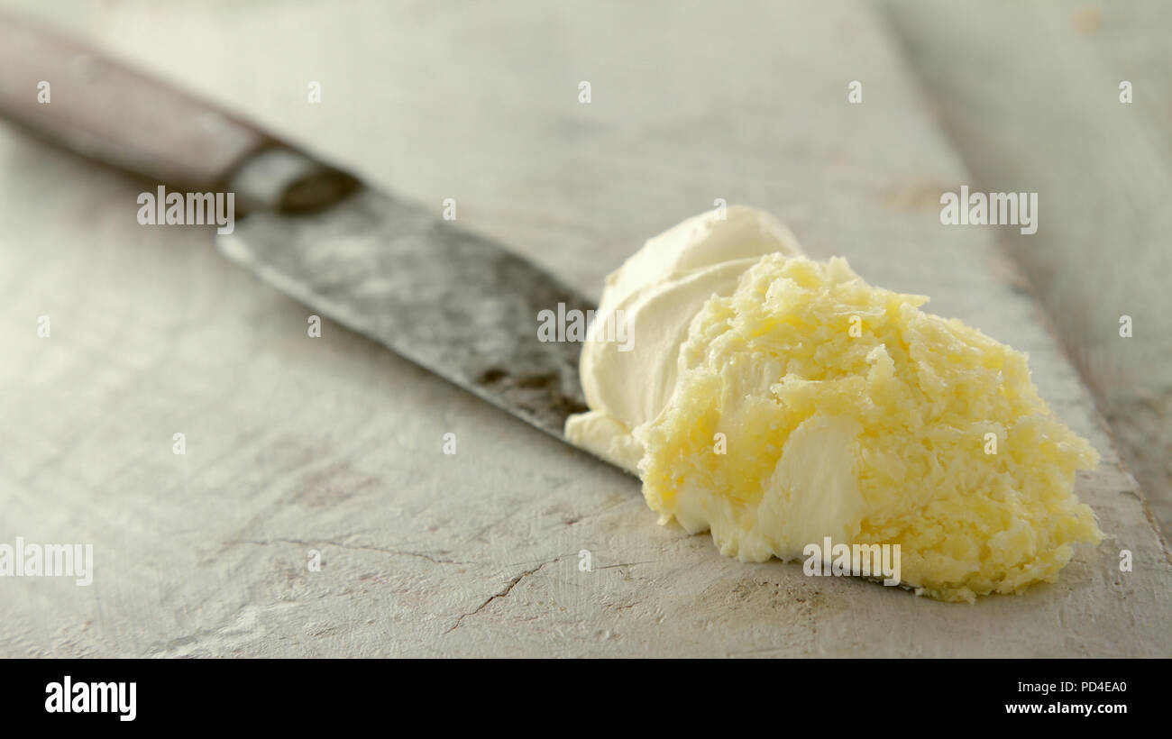 traditional English clotted cream Stock Photo Alamy