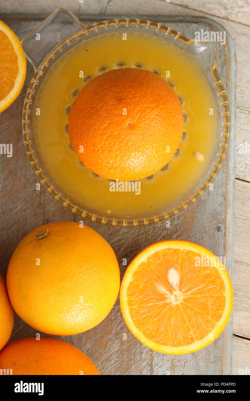 making fresh orange juice Stock Photo Alamy