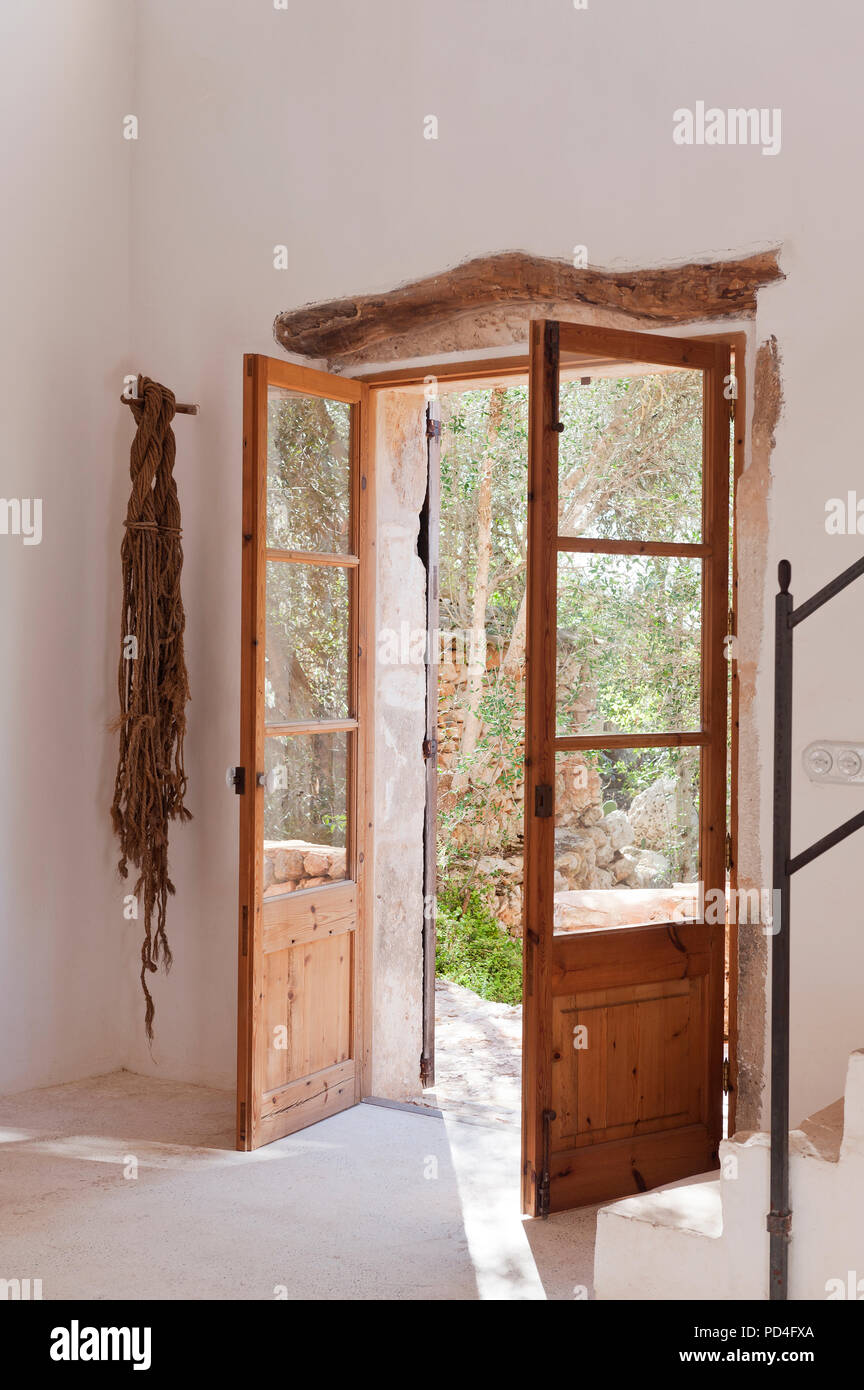 Open double doors wood hires stock photography and images Alamy