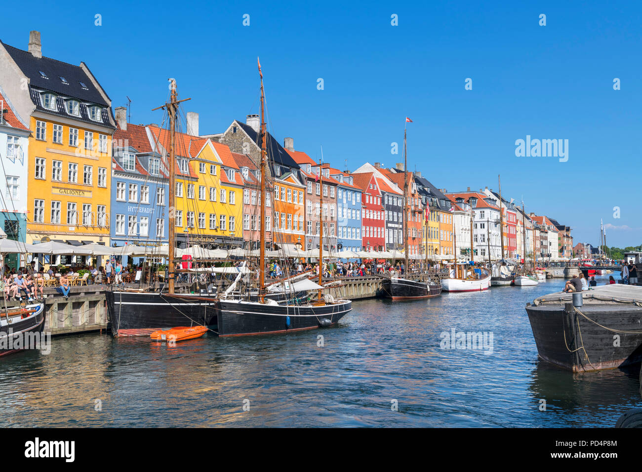 Historic 17th and 18th century buildings along the Nyhavn canal, Copenhagen, Denmark Stock Photo