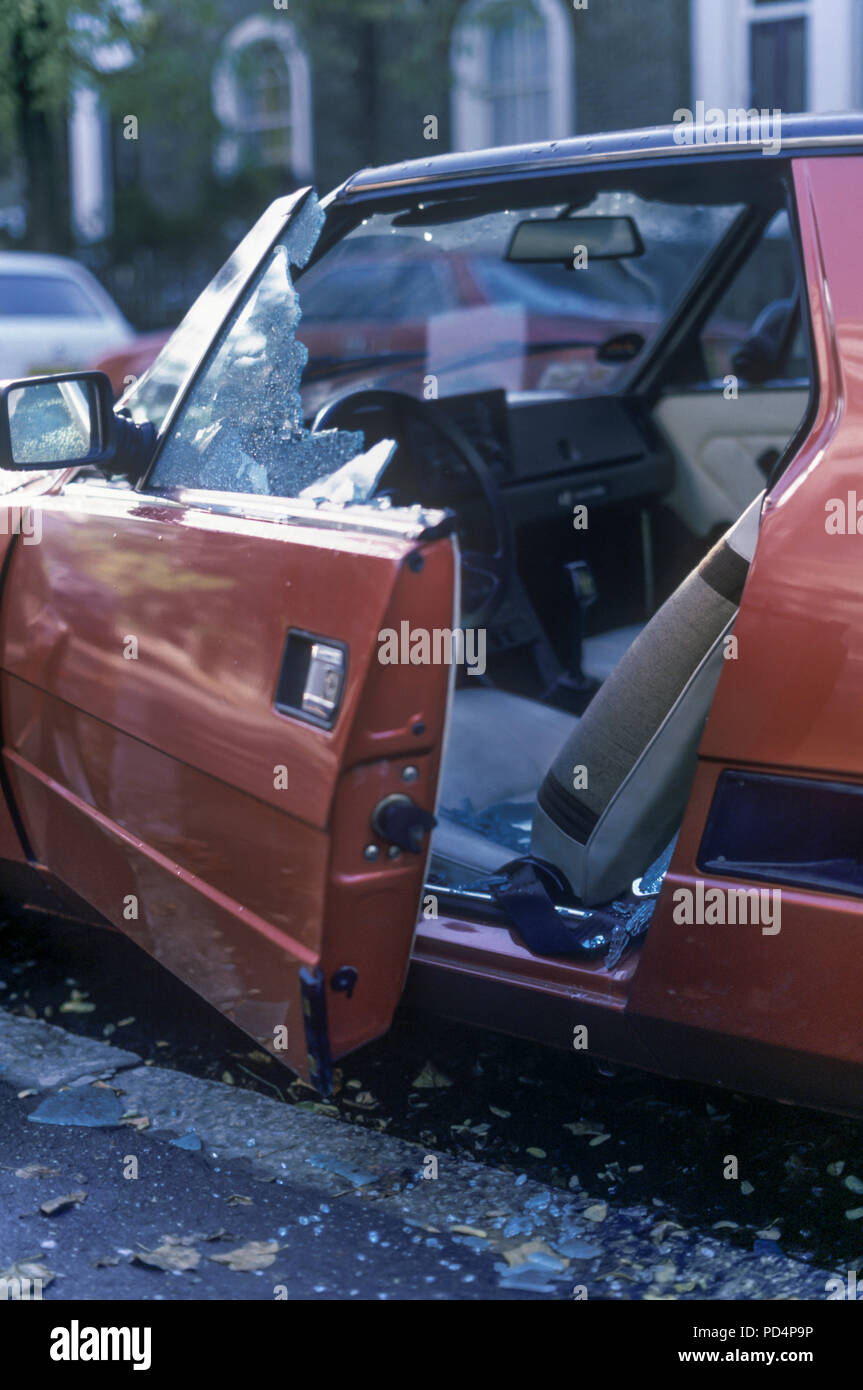 1987 HISTORICAL BROKEN CAR WINDOW FIAT X19 (©BERTONE 1982) CRIME AUTO ROBBERY Stock Photo
