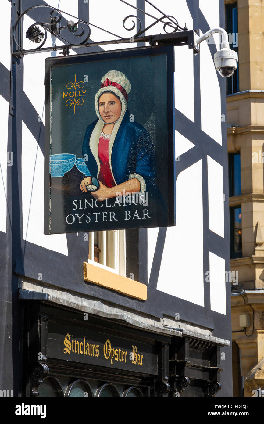 Sinclairs Oyster Bar in Shambles Square, Manchester Stock Photo