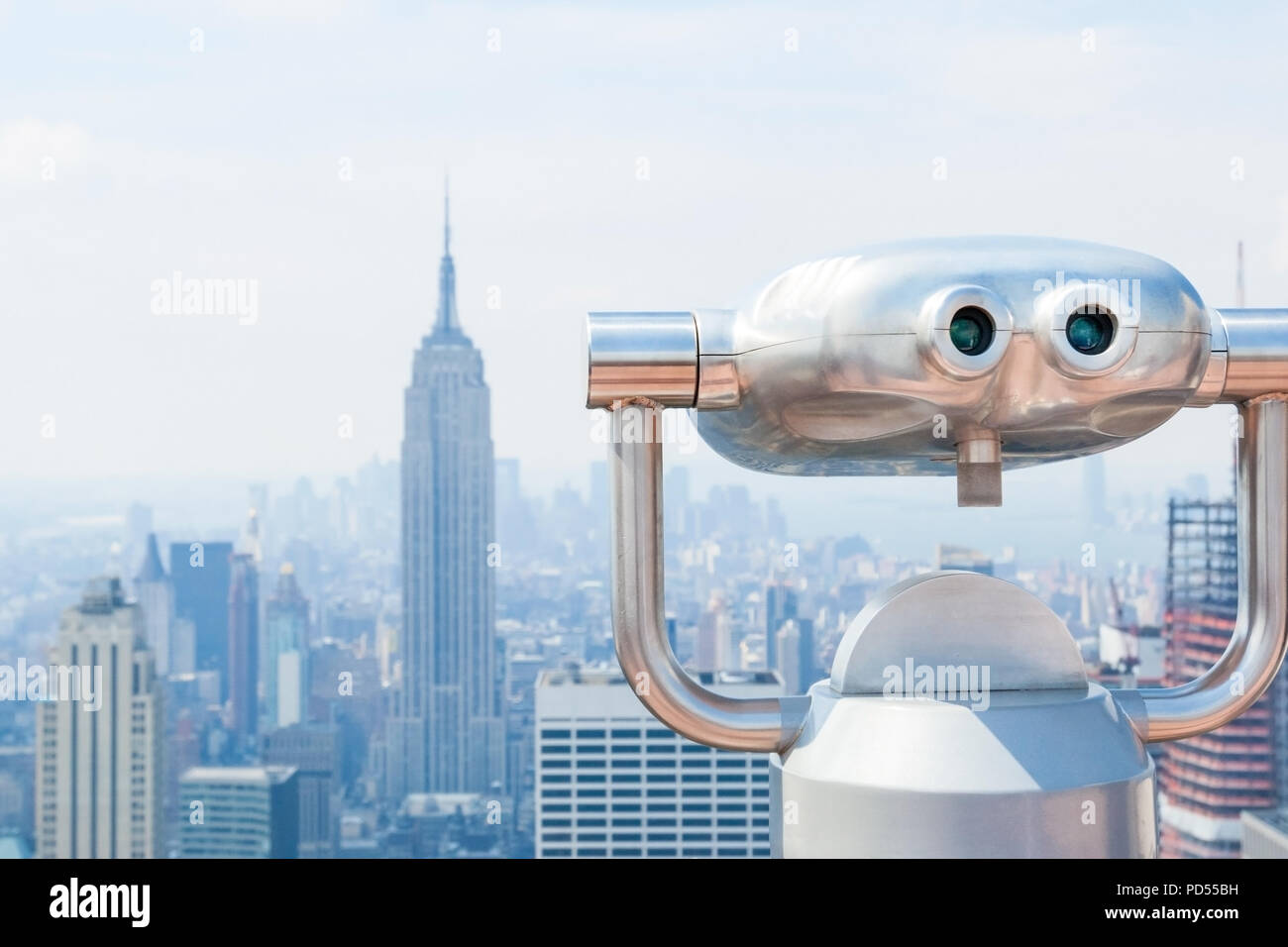 Binoculars on the observation platform with midtown and downtown Manhattan skyline, New York city Stock Photo