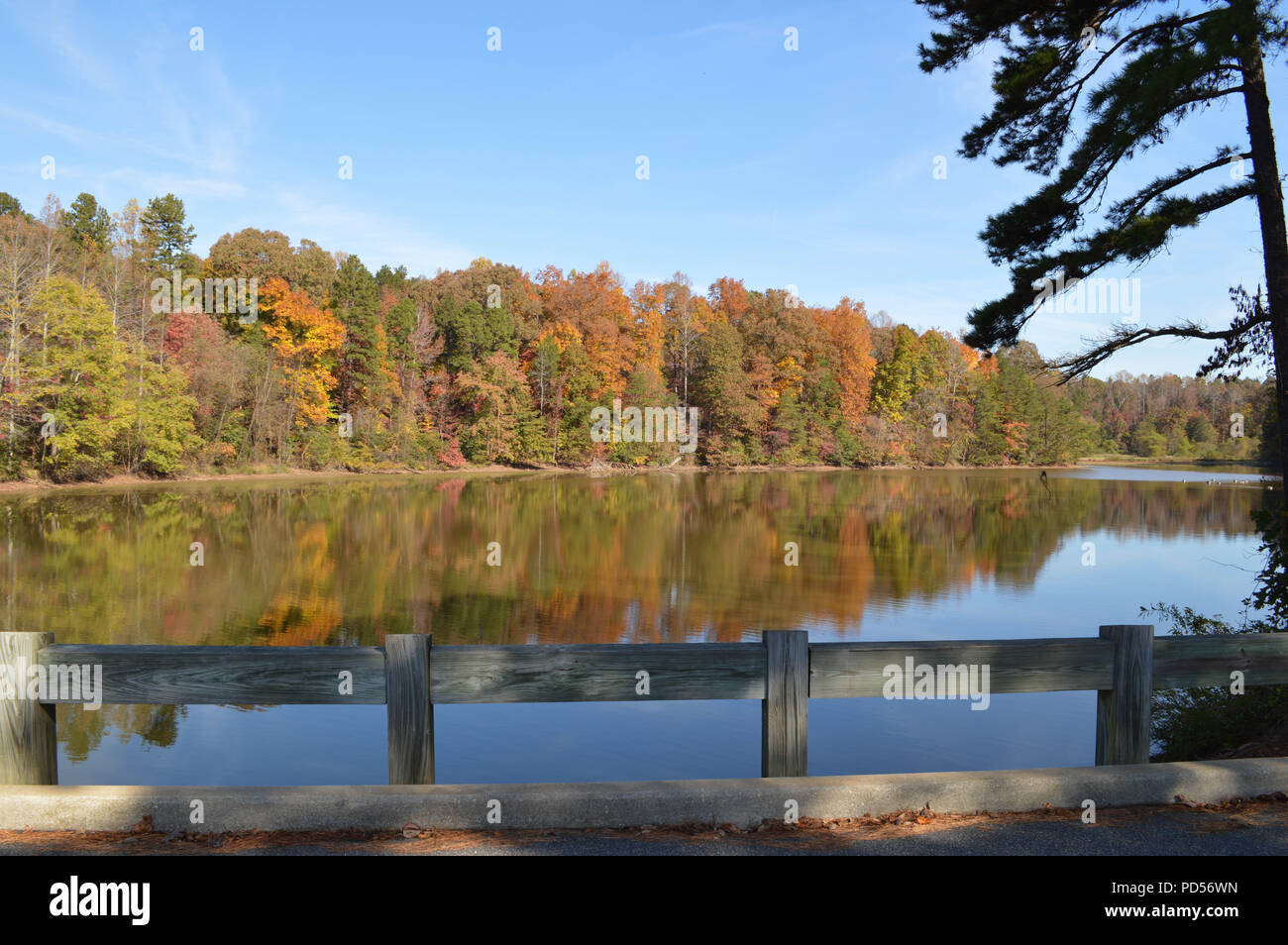 Scenic image tranquil lake hi-res stock photography and images - Alamy