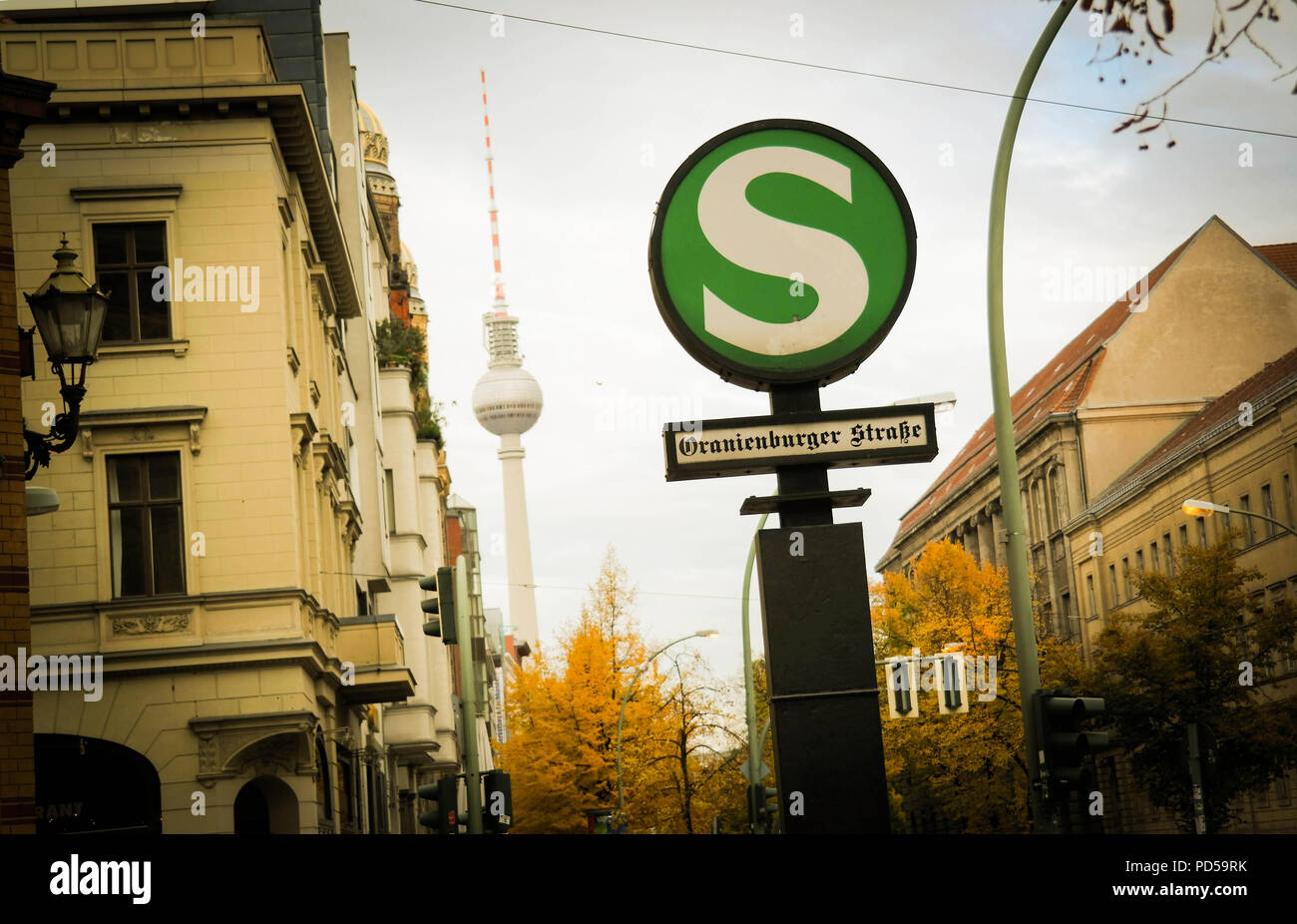 Berlin, Mitte, Oranienburger Str., SBahn Stock Photo Alamy