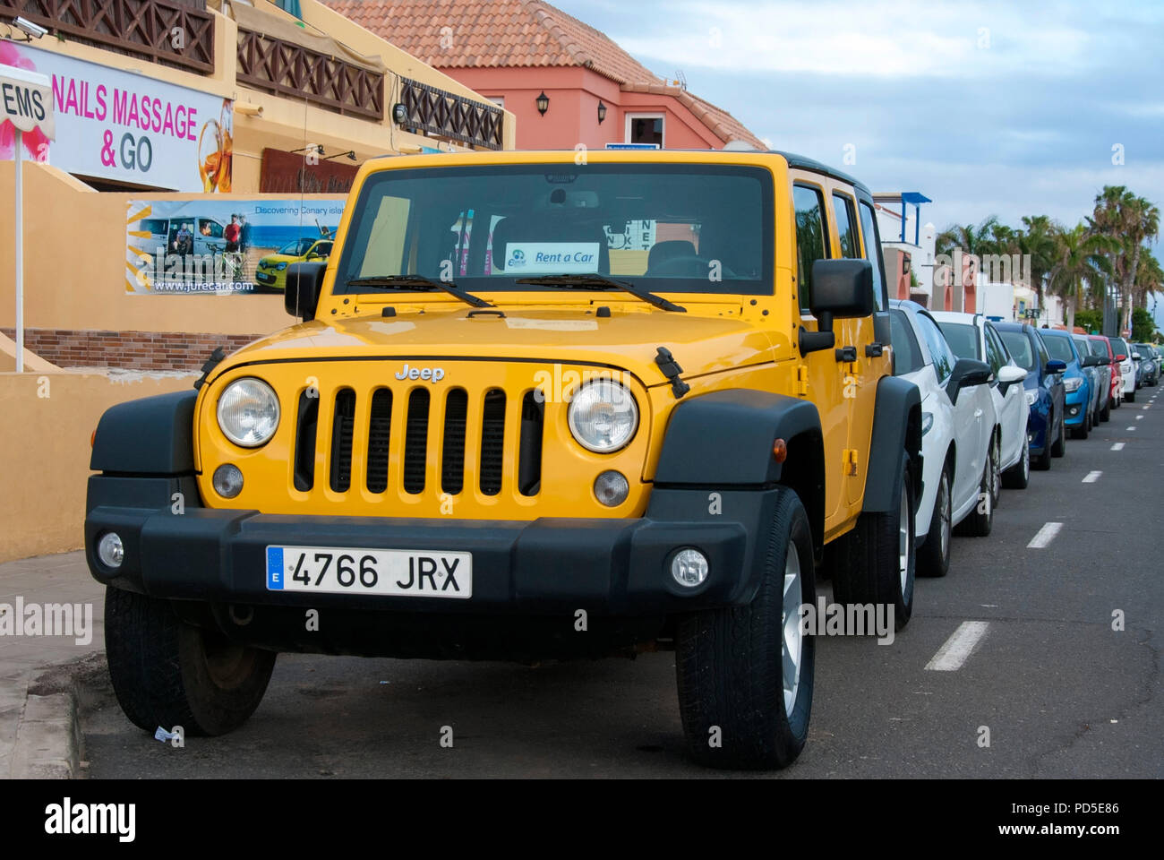 2017 Yellow & Black Jeep Wrangler Sport Unlimited Car front nearside driver  side view of yellow and black 2017 model four door 4 x 4 SUV jeep wrangler  Stock Photo - Alamy
