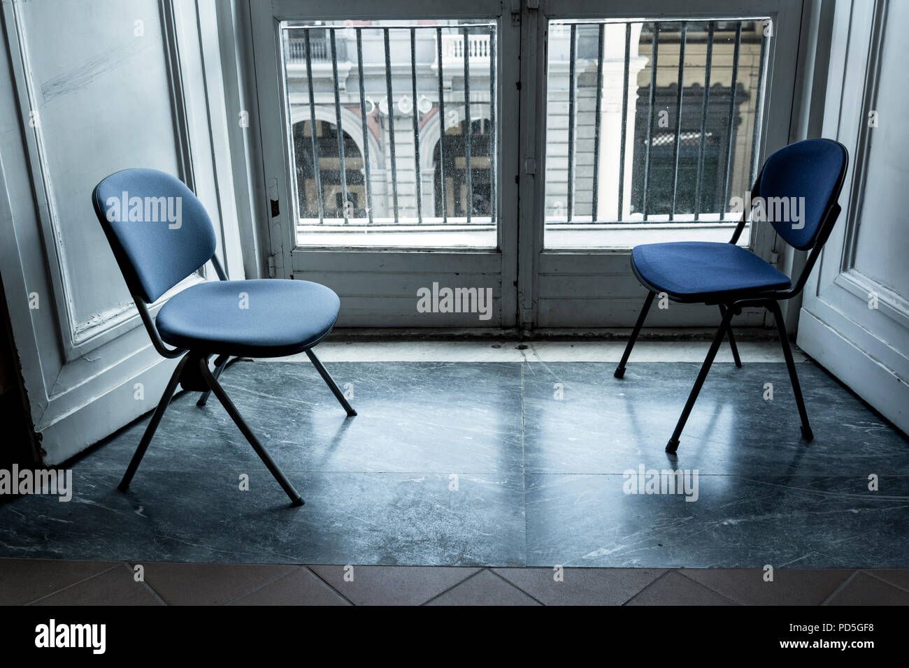 Two chairs facing each other hires stock photography and images Alamy