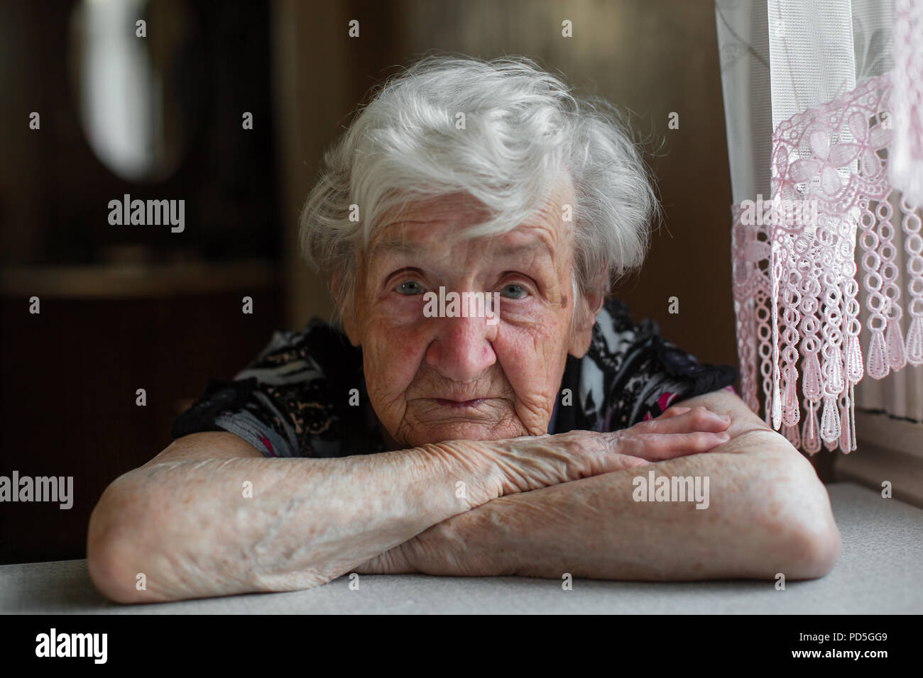 Blue eyes close up woman mature hi-res stock photography and images - Alamy