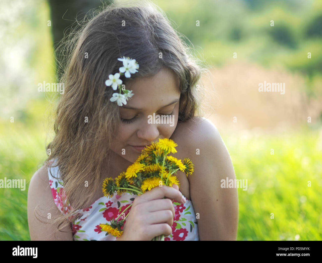Outdoor little girl with bouquet of dandelions Stock Photo - Alamy