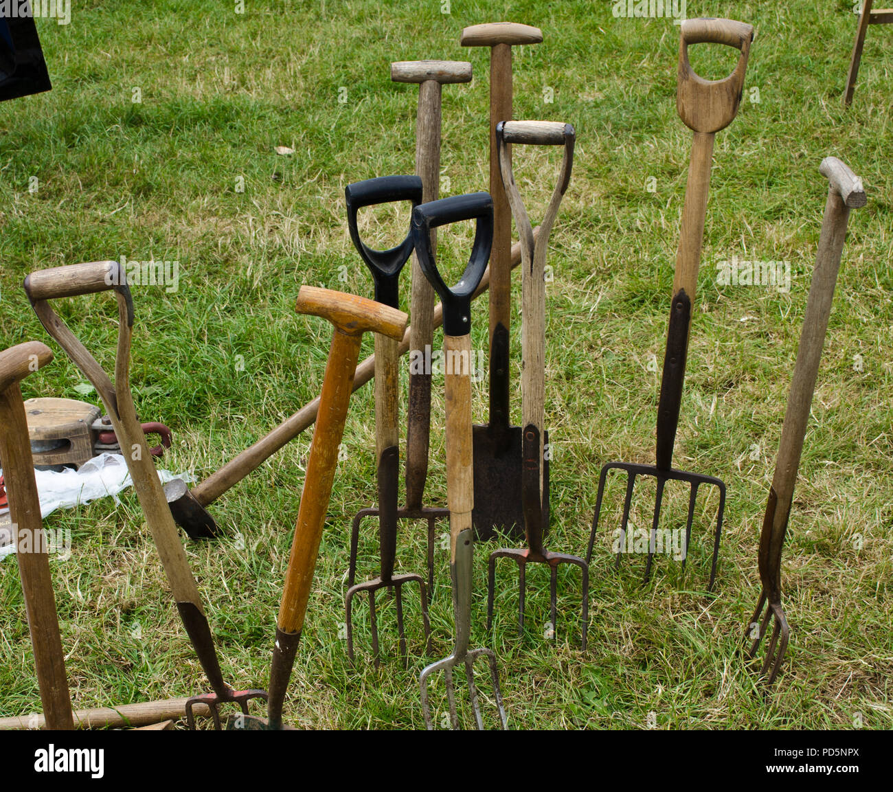 Garden spades hires stock photography and images Alamy