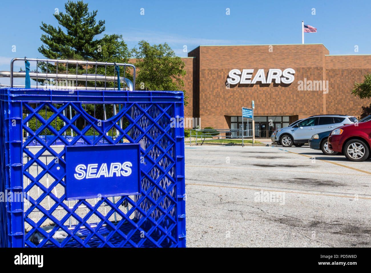 Mishawaka - Circa August 2018: Sears Retail Mall Location. Sears is a Subsidiary of Sears Holdings V Stock Photo