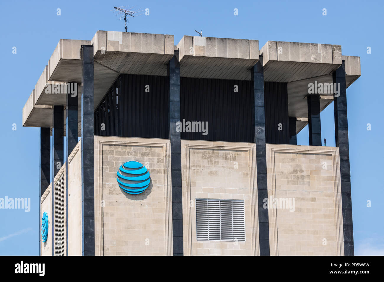 South Bend - Circa August 2018: AT&T downtown office. AT&T now offers IPTV, VoIP, Cell Phones and DirecTV XV Stock Photo