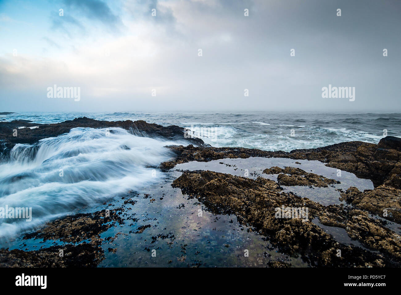 Thor's Well at High Tide Stock Photo Alamy