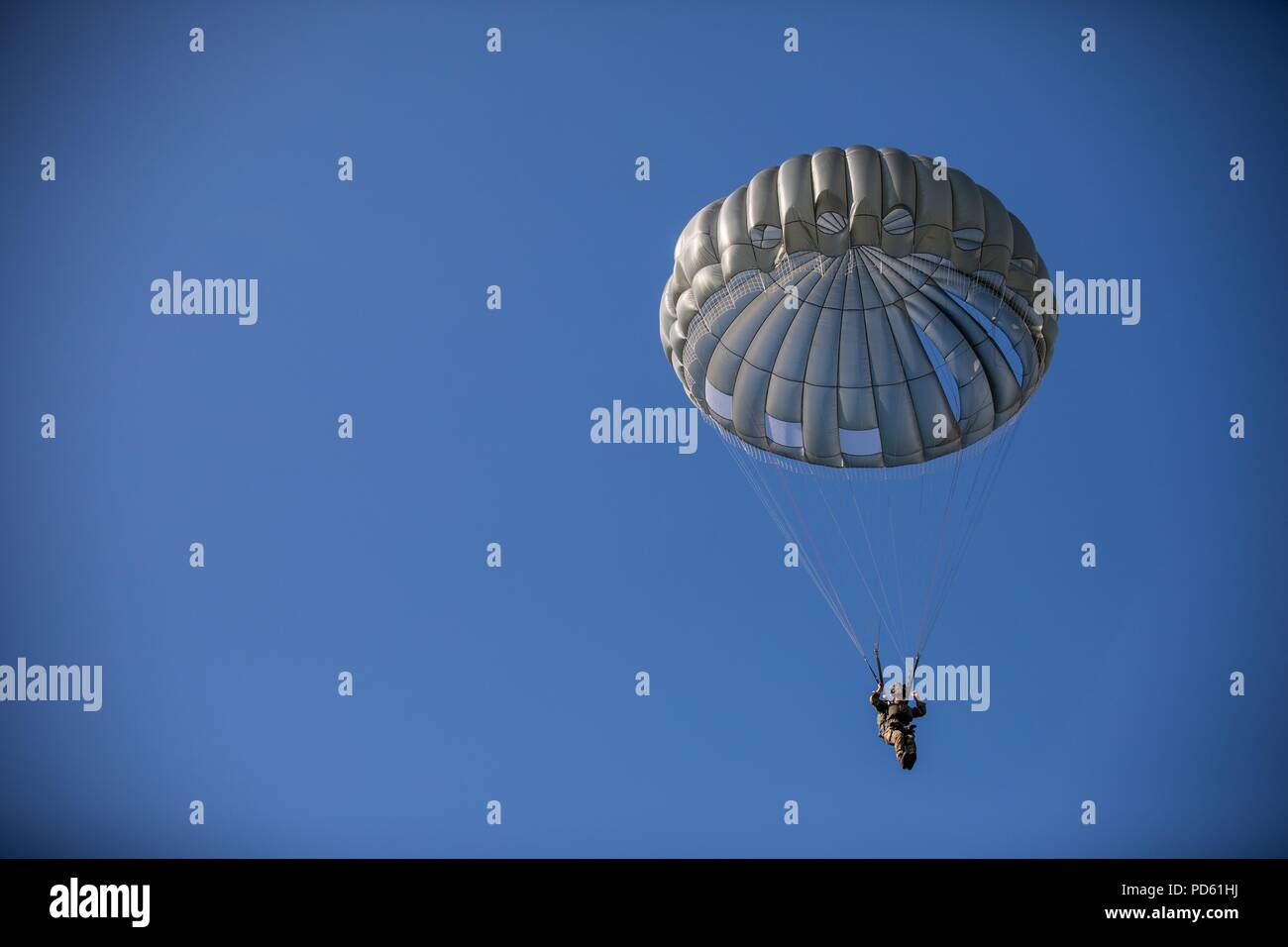 A British paratrooper descends onto Castle Drop Zone during Leapfest at the University of Rhode Island, West Kingston, R.I. Aug. 5, 2018, August 5, 2018. Leapfest is the largest, longest standing, international static line parachute training event and competition hosted by the 56th Troop Command, Rhode Island Army National Guard to promote high level technical and esprit de corps within the International Airborne community. (U.S. Army photo by Sgt. Josephine Carlson). () Stock Photo
