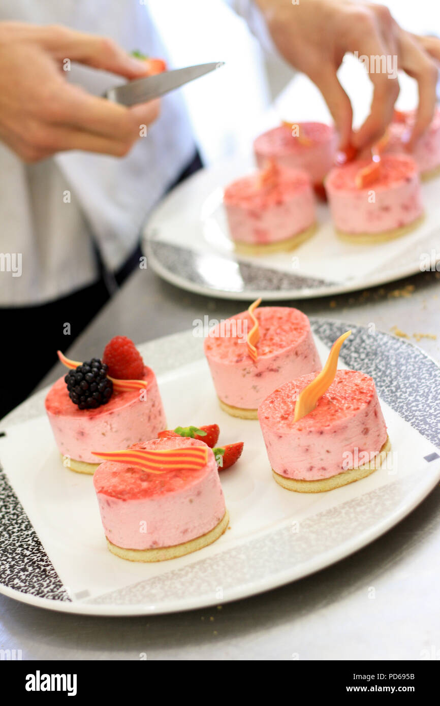 cheese cake plated dessert Stock Photo Alamy