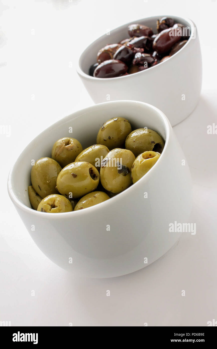 fresh olives in dish Stock Photo Alamy