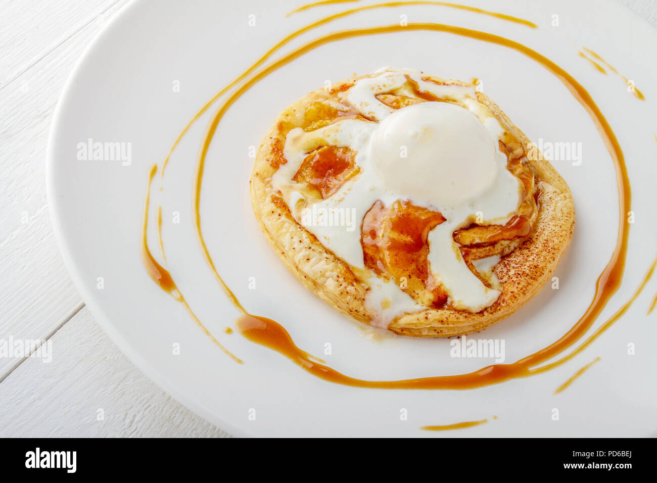 tarte tatin apple pie with ice cream Stock Photo Alamy