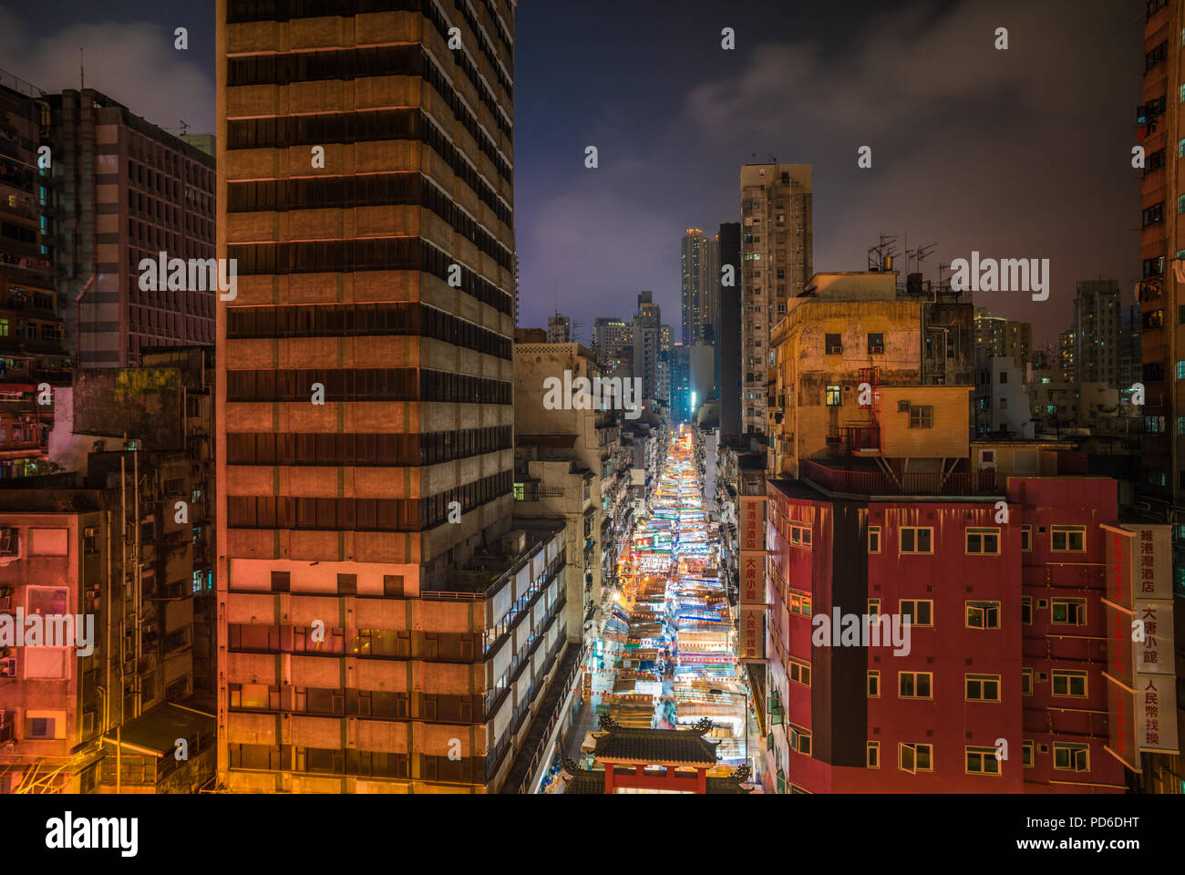 Hong kong street night market hi-res stock photography and images - Alamy