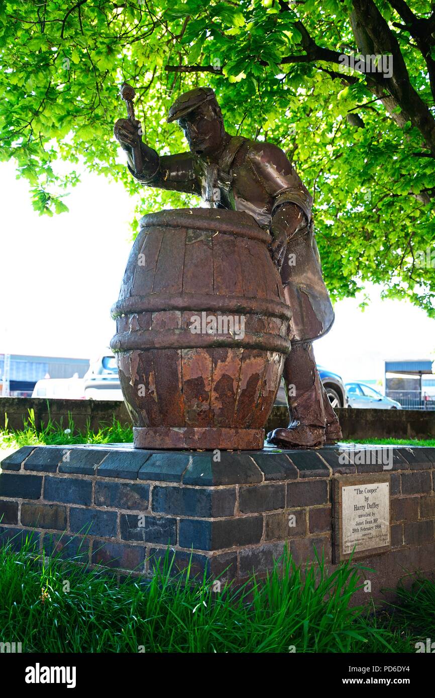 Statue of a traditional cooper making a barrel at the National Brewery Centre, Burton upon Trent, Staffordshire, England, UK, Western Europe. Stock Photo