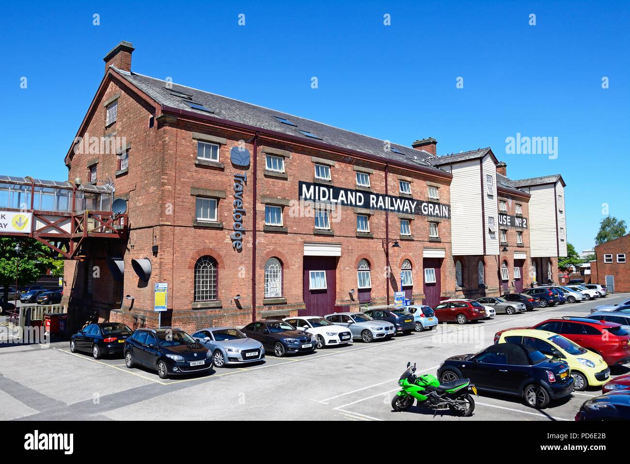 The old Midland Railway Grain Warehouse number 2 building, now a  Travelodge, Burton upon Trent, Staffordshire, England, UK, Western Europe  Stock Photo - Alamy