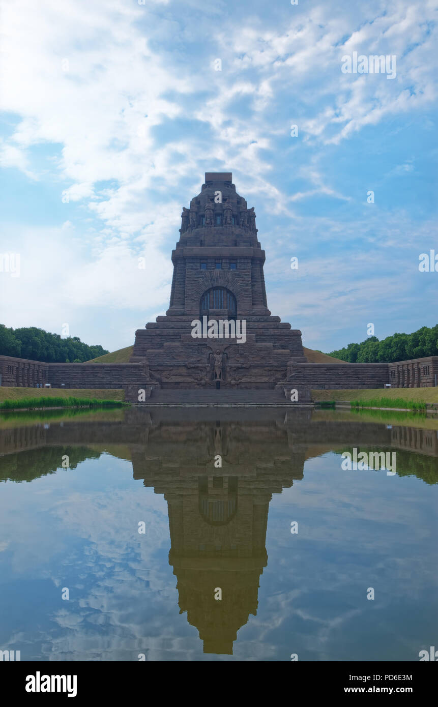 Monument to the Battle of the Nations (Das Völkerschlachtdenkmal) and a pond against blue cloudy sky, Leipzig, Germany. Designed by Bruno Schmitz Stock Photo