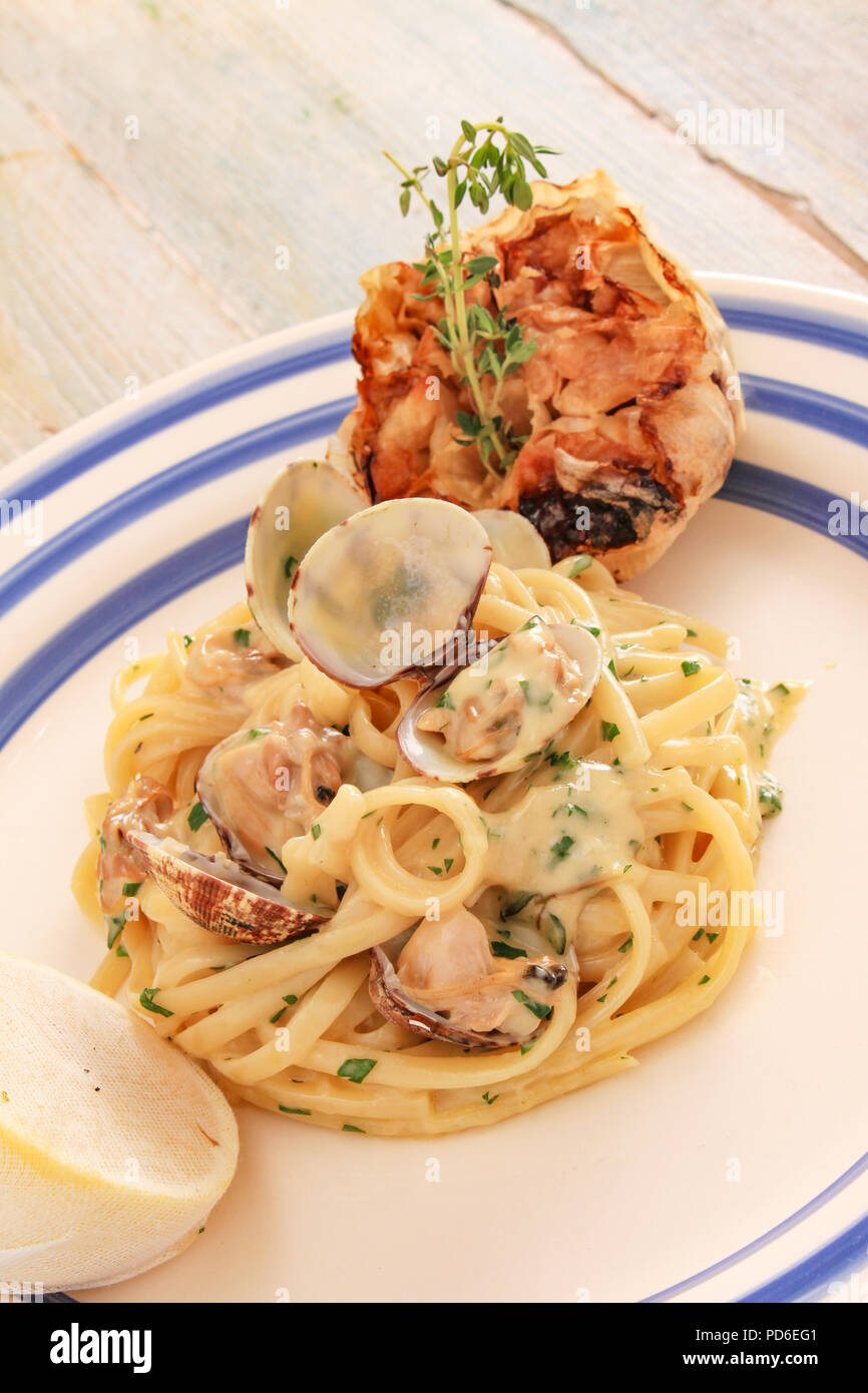 fresh made clam linguine pasta Stock Photo Alamy