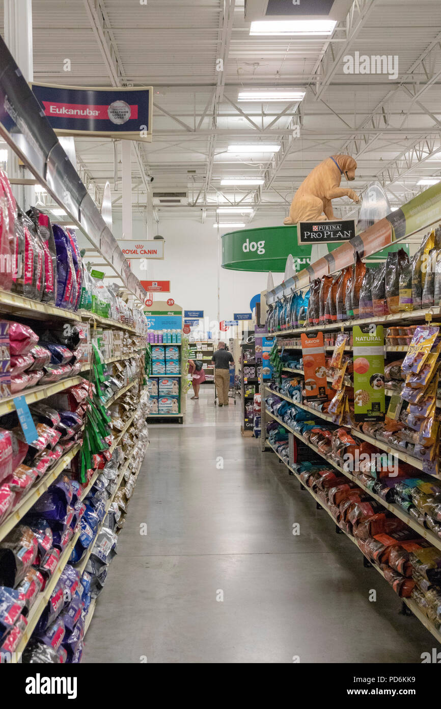 dog food aisle, PetSmart pet store, Kennewick, Washington, USA Stock Photo